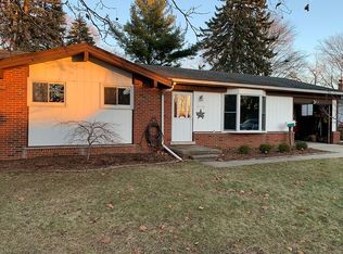 2142 Yorktown Dr, Ann Arbor, MI 48105