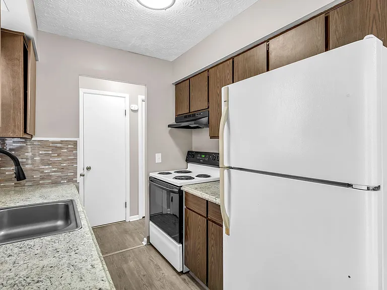 298 Mentor Ave — Photo 10