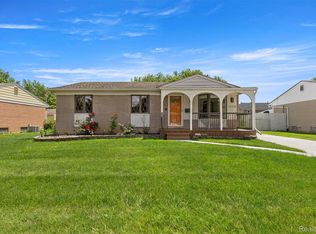 2168 Garry Dr, Troy, MI 48083