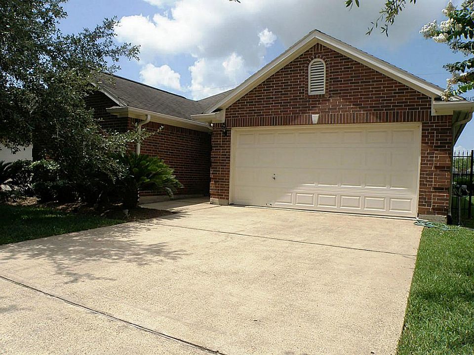 1st image of 408 Live Oak Ln