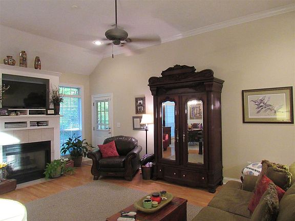 5th image of 429 Old Town Cir