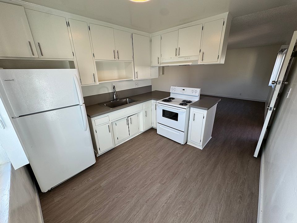 1st image of 30 W 49th St APT 8