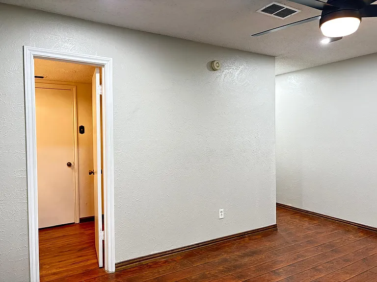 805 W Rochelle Rd — Photo 8