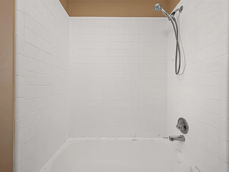 4011 Alexis Cir — Photo 33