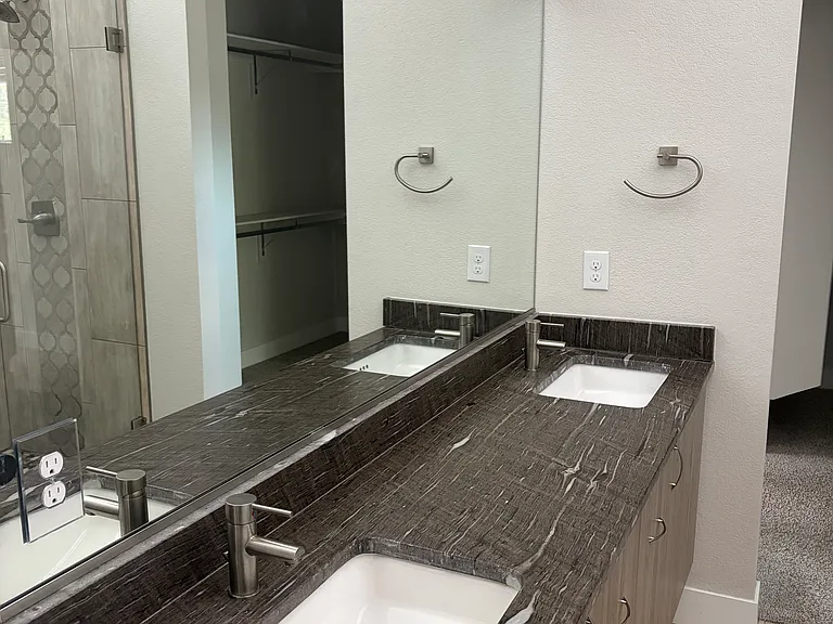1407 Rogers Ct — Photo 32