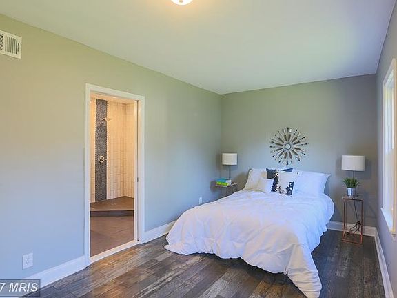 4th image of 281 E Chatsworth Ave