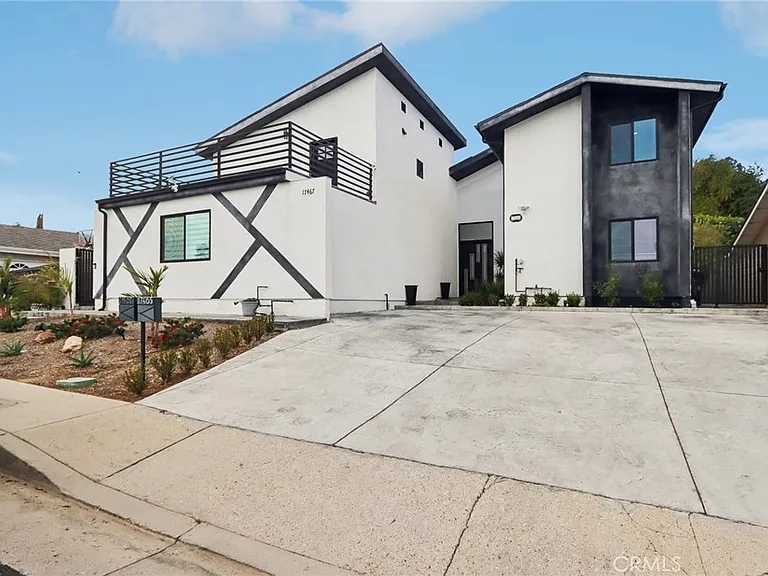 17465 Tuscan Dr — Photo 1