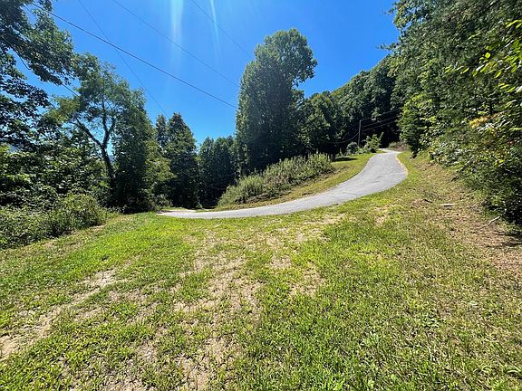 3rd image of 1110 Pigeon Creek Trl