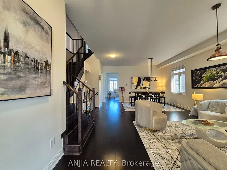 50 Meadow Vista Cres #UPPER — Photo 9