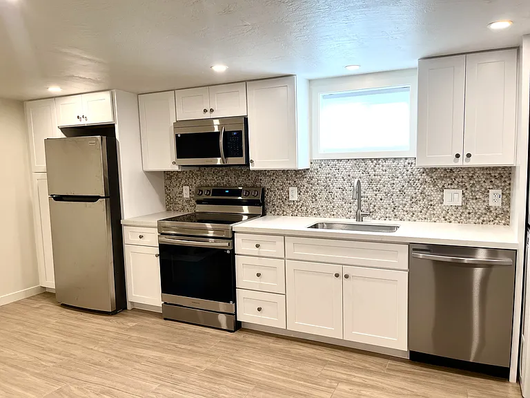 833 W Howe St #2 — Photo 4