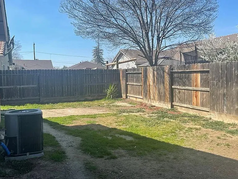 2138 W Solis St — Photo 2