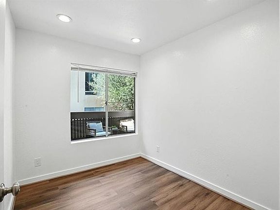 4th image of 7974 Mission Center Ct Unit H