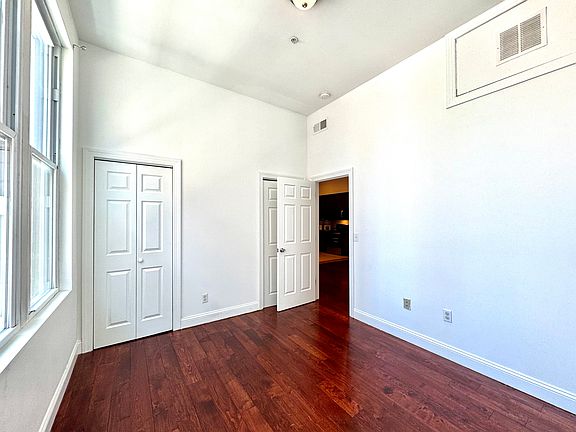 5th image of 439 N 13th St APT 3A