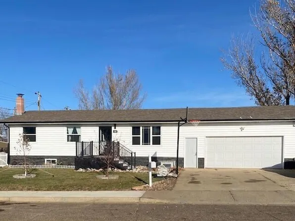 1163 Lincoln St, Dickinson, ND 58601