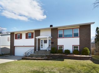 1729 W Pheasant Trl, Mount Prospect, IL 60056