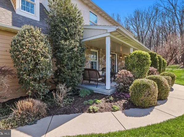 2 Parkside Dr, Elverson, PA 19520