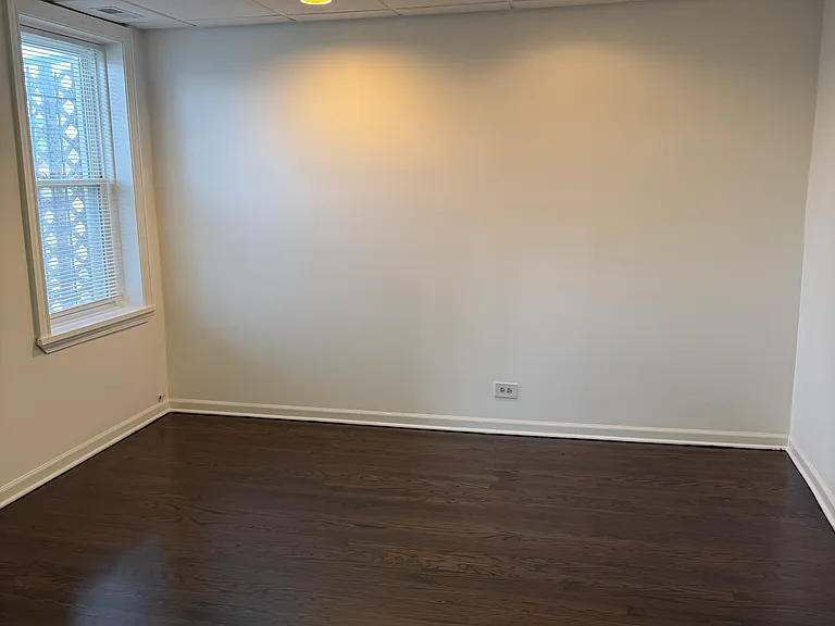 462 W 29th St #2R — Photo 6