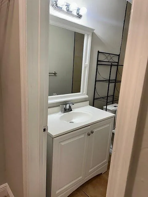 2 bed, 2.0 bath, 7499 sqft, $2,150 — Photo 3