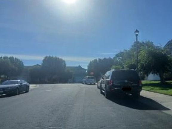 Exterior Neighborhood (street photo)
