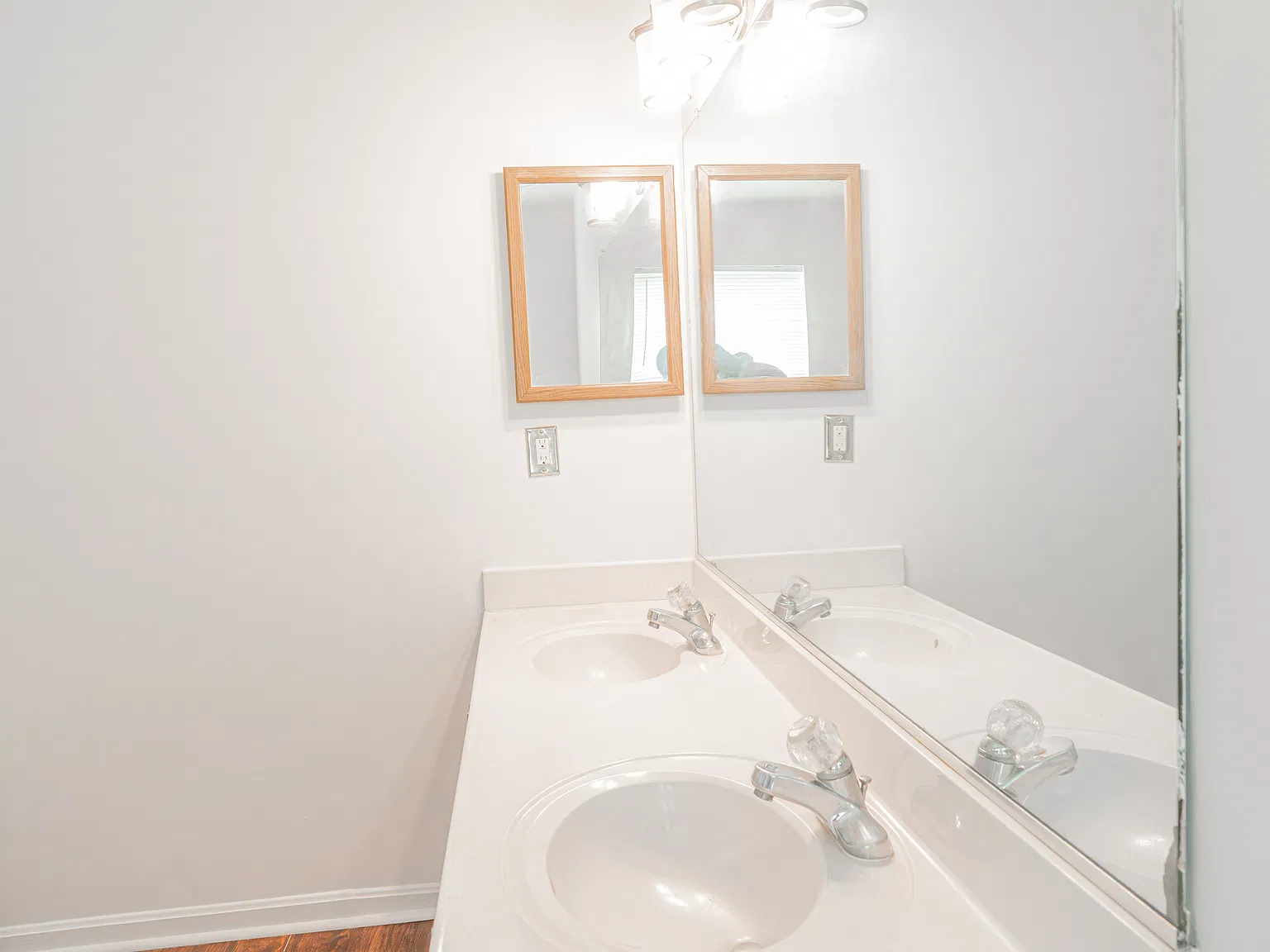 4 bed, 3.5 bath, 1344 sqft, $4,250 — Photo 3