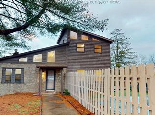 100 Stonewood Dr, Huntington, WV 25705