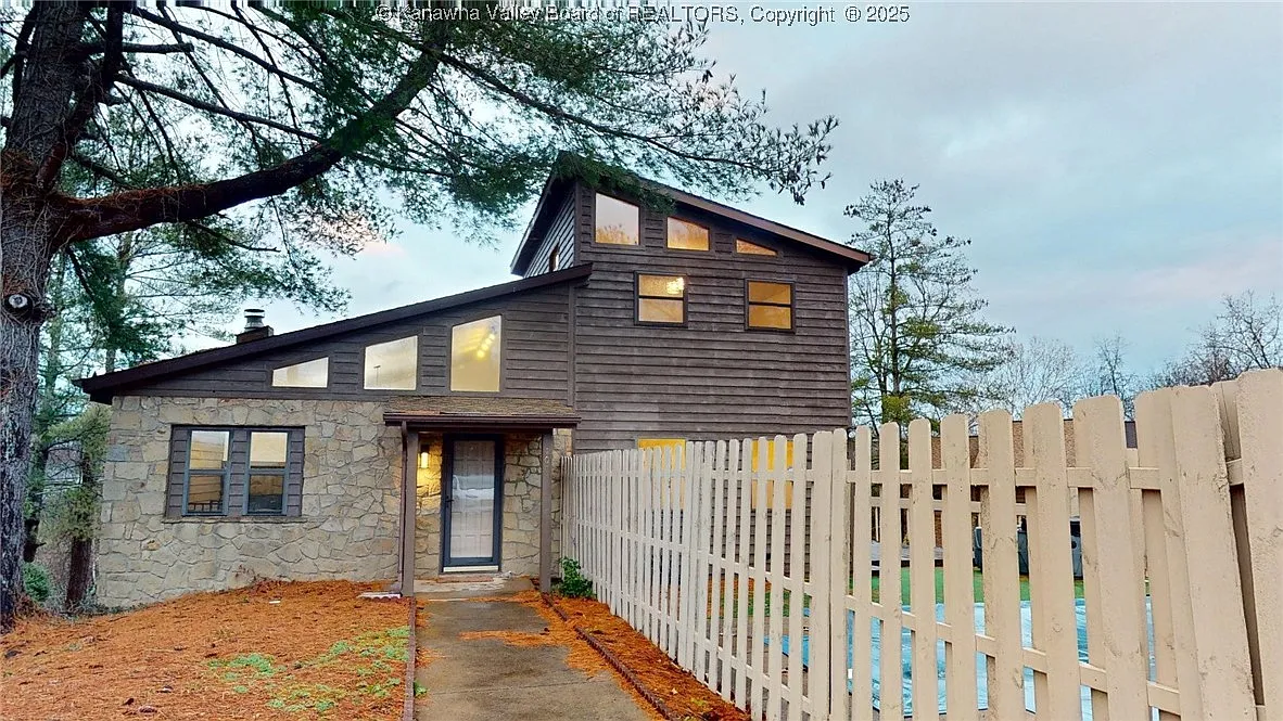 100 Stonewood Dr photo 1