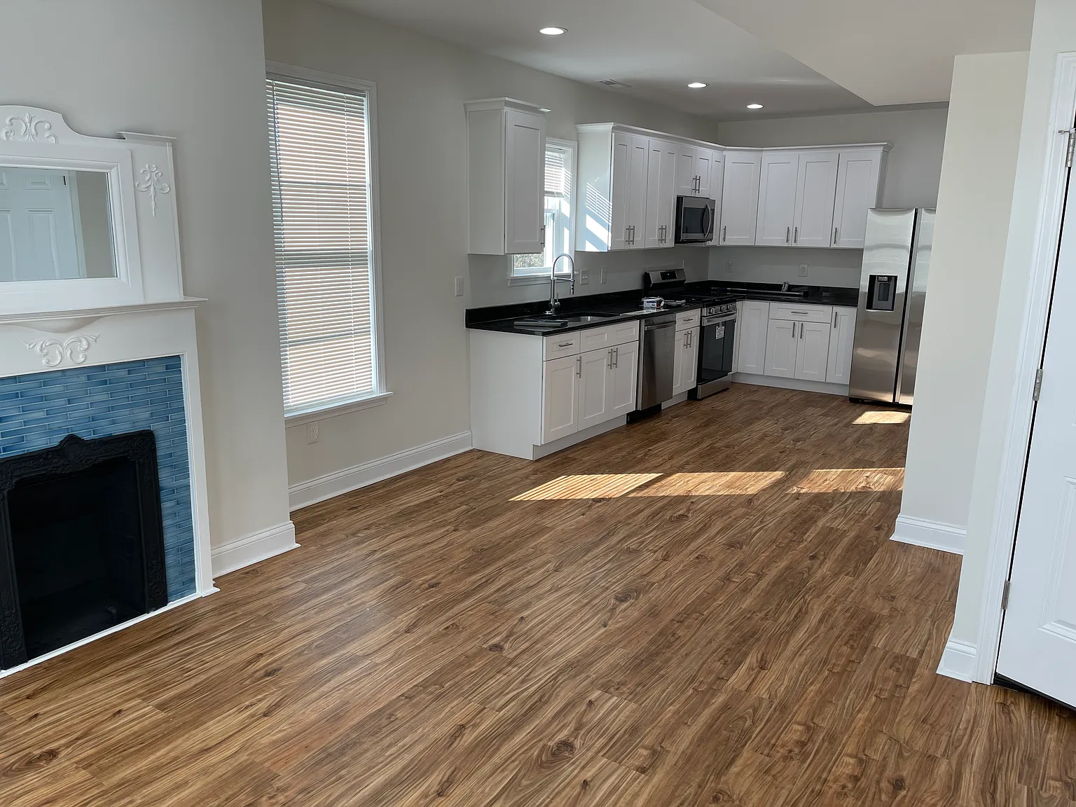 2 bed, 900 sqft, $1,700 — Photo 3