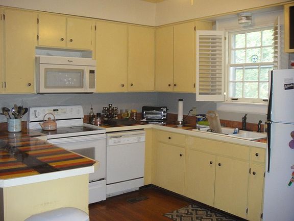 Bright, sunny kitchen.