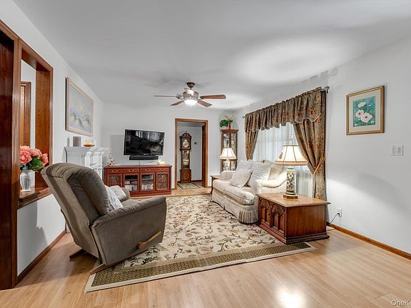 4th image of 135 Centre Avenue