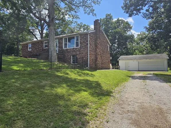 8841 N Triton Ln, Mount Vernon, IL 62864