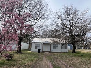 1106 N 2nd St #1, Stilwell, OK 74960