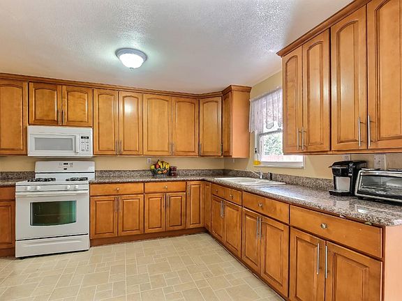 5th image of 4312 Hyland Ave