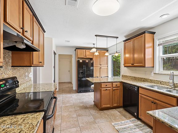2nd image of 1541 CHELSEA Place