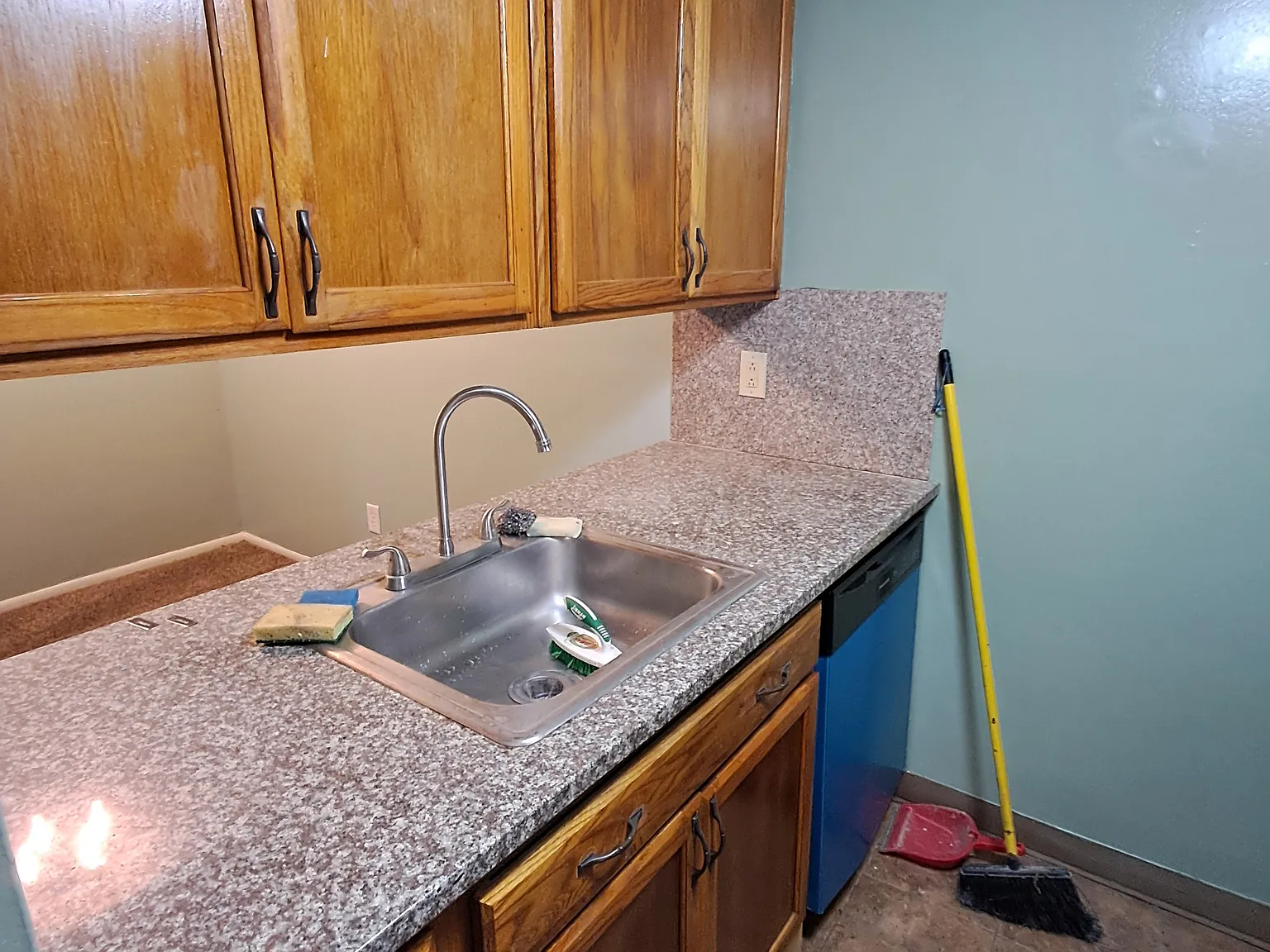 2 bed, 875 sqft, $1,200 — Photo 2