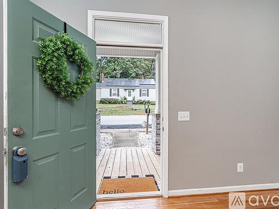 3rd image of 520 Summerlea Dr