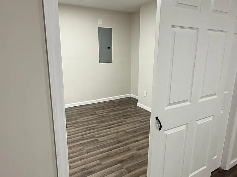 220 Roebling St — Photo 14