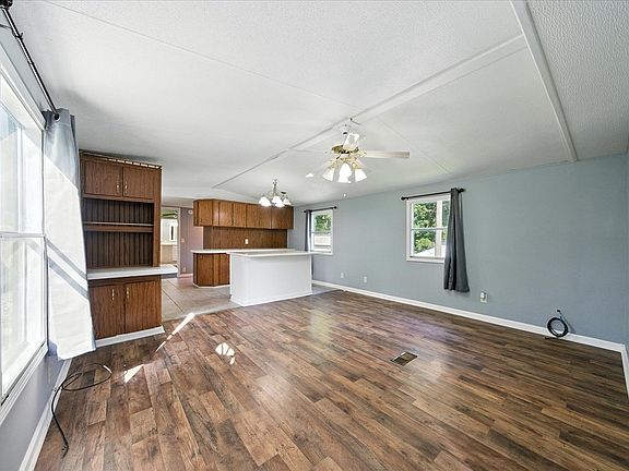4th image of 203 Wayne Ave