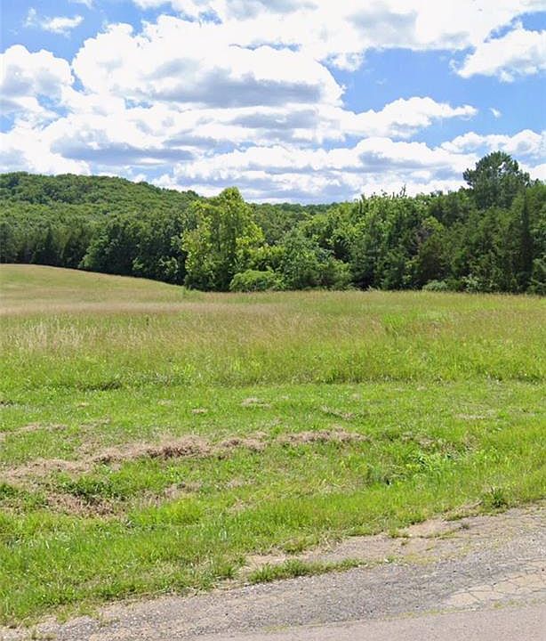 1st image of 800 Woodlawn Dr