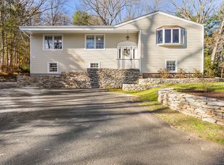 1043 Hopewell Rd, Glastonbury, CT 06033