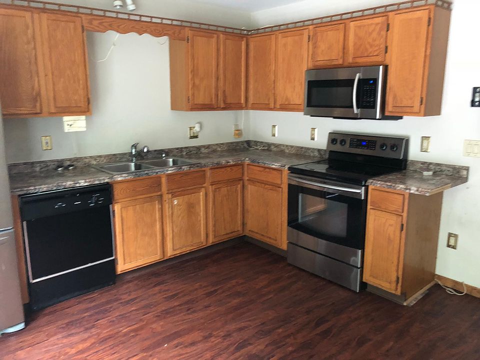 2nd image of 139 Waverly Pl