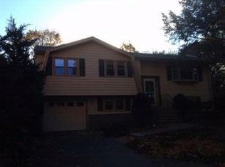 29 Stoneybrook Rd, Burlington, MA 01803