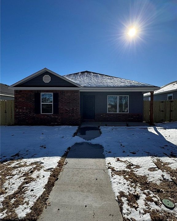 1st image of 2444 E Illinois Aly