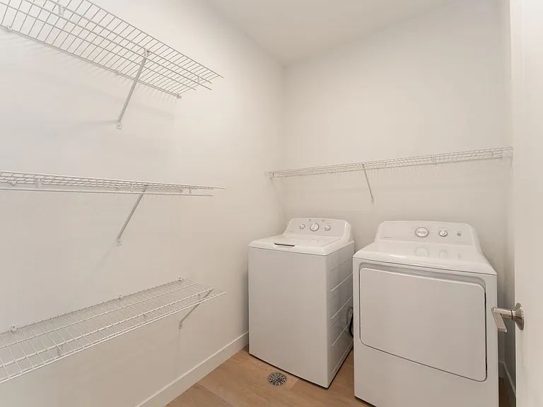 Zimmerman Luxury Apartments — Photo 27