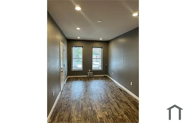 Building Photo - 2407 W North Ave #2
