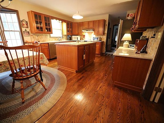 Kitchen  11’-0” x 13’-6"