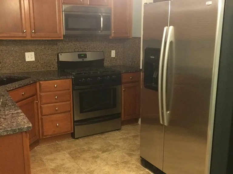 1196 Irene Rd — Photo 3