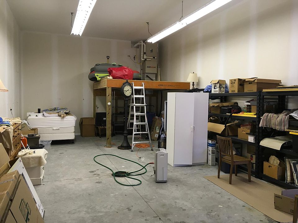 2nd image of 211 E Palm Dr #12