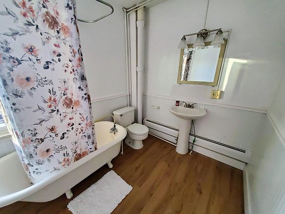 Spacious bathroom