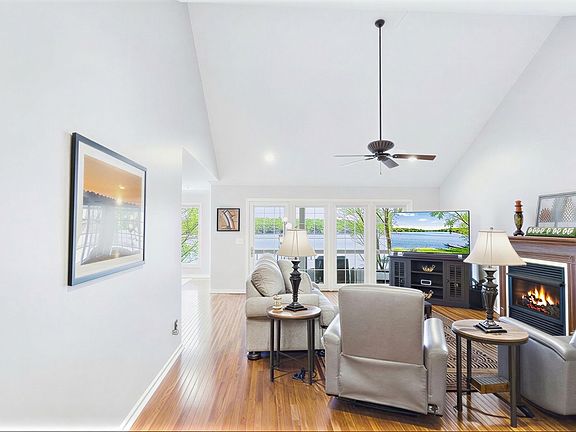 2nd image of 461 Patricia Dr