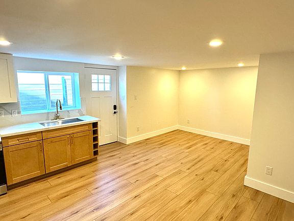 Bed/Living Area